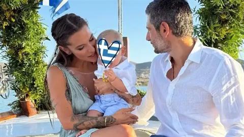 Ε. Κούρκουλου: βάφτισε τον μικρότερο γιο της στην Πάρο